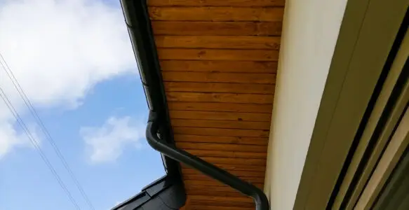 Drewniana podbitka dachowa