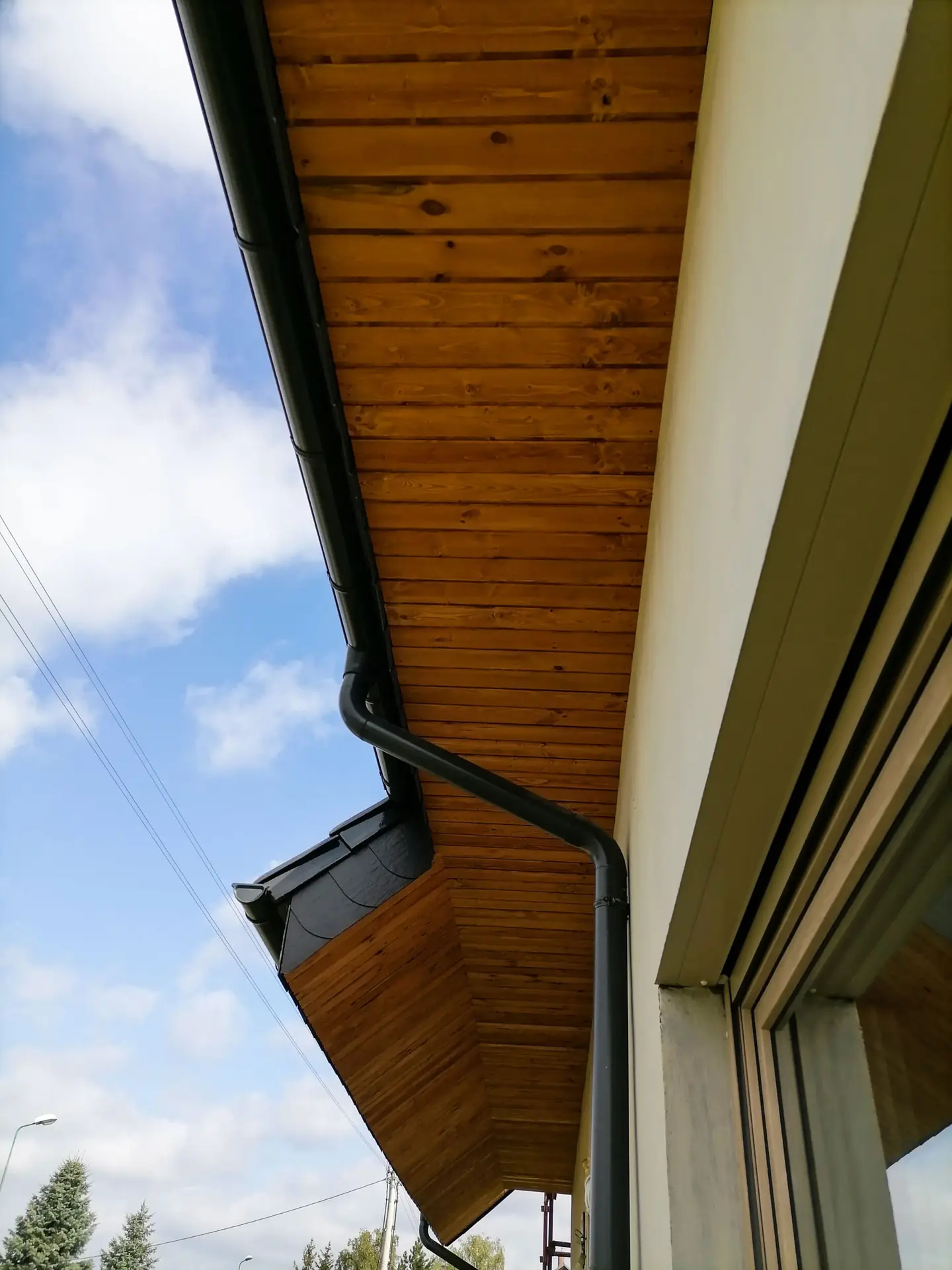 Drewniana podbitka dachowa