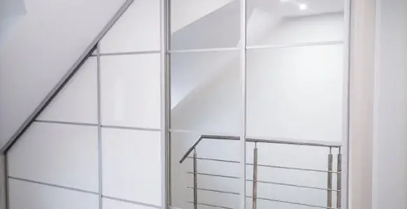 Szafa do zabudowy z lustrem