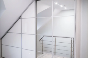 Szafa do zabudowy z lustrem