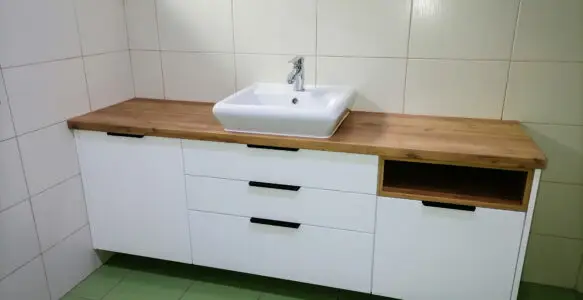 Szafka łazienkowa wisząca