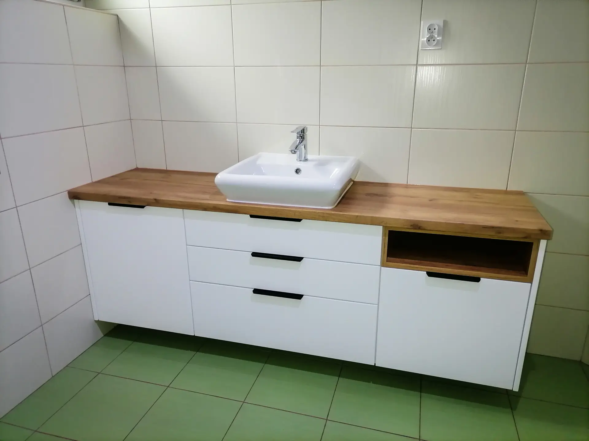 Szafka łazienkowa wisząca