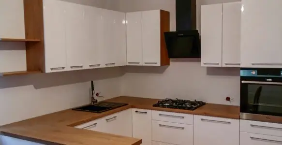 Kuchnia w jasnym drewnie