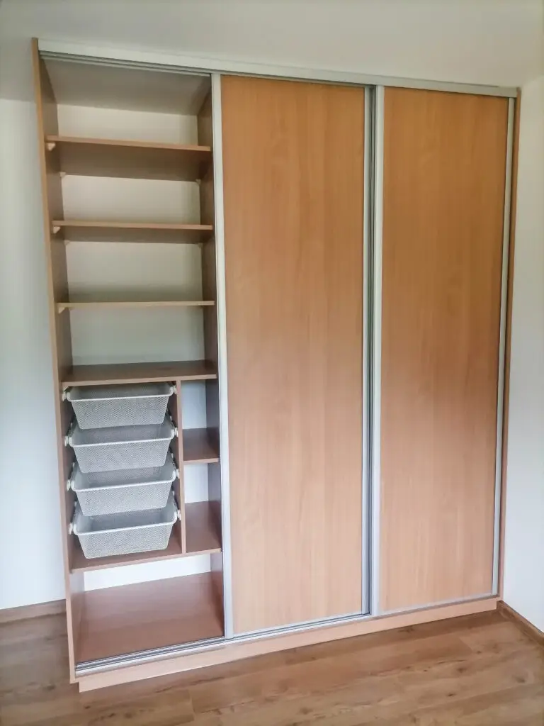 Szafa przesuwna z koszami – MS Meble Wolsztyn