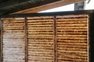 Drewniane panele lamelowe na tarasie