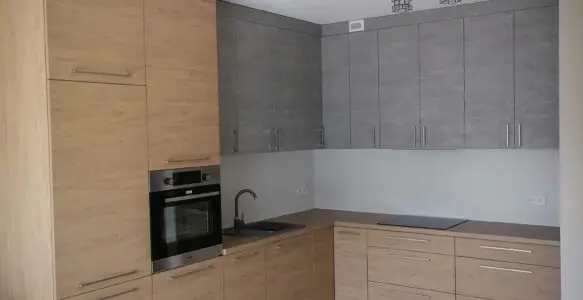 Kuchnia dwukolorowa drewno i szarość