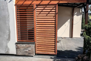 Zabudowa tarasu z panelem lamelowym