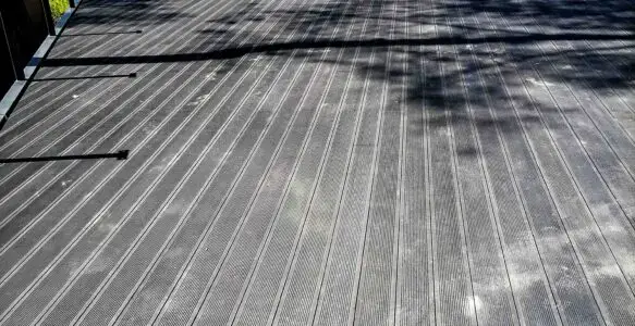 Taras z desek kompozytowych antracyt