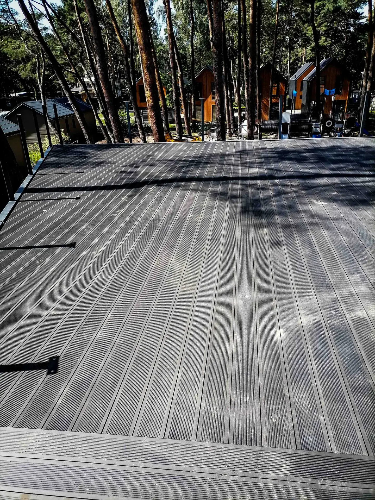 Taras z desek kompozytowych antracyt