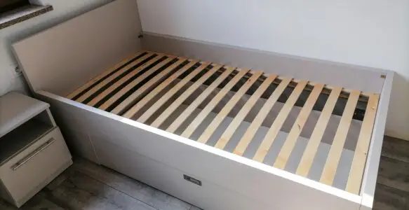 Łóżko z pojemną szufladą