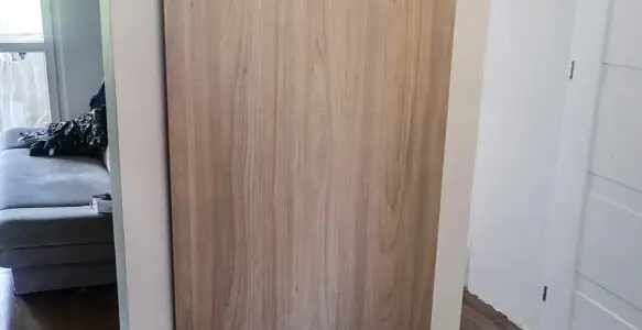 Panel z siedziskiem i wieszakami