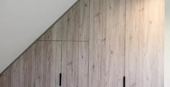 Zabudowa skosów z szufladami