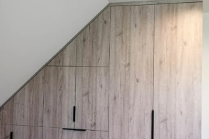 Zabudowa skosów z szufladami