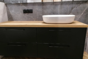 Zabudowa łazienkowa w czerni