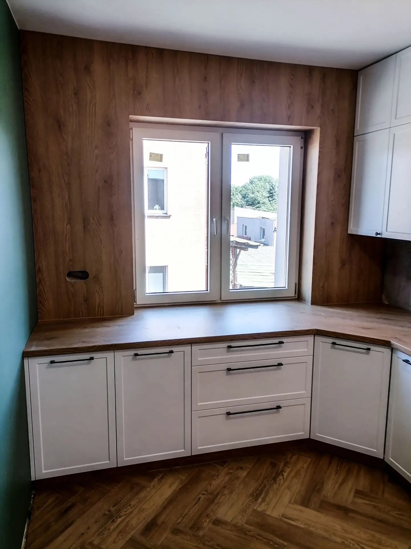 Kuchnia narożna z frontami ramkowymi