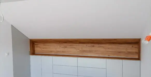 Zabudowa pod skosem z wnęką