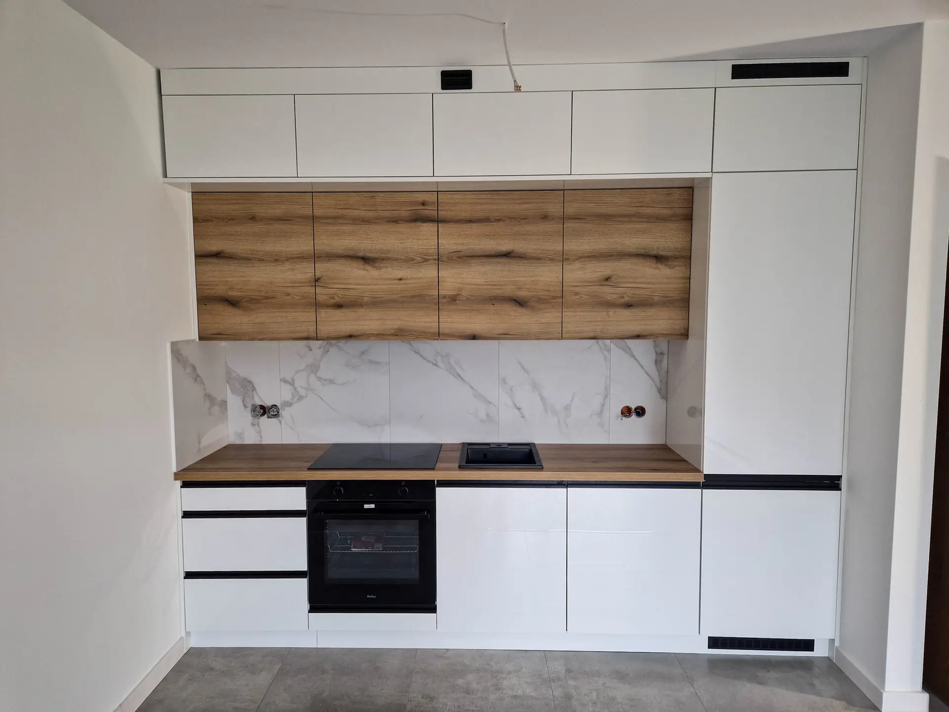 Kuchnia w drewnie i bieli