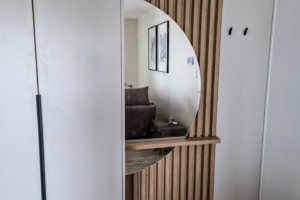 Kuchnia i zabudowa z lamelami w nowoczesnym stylu